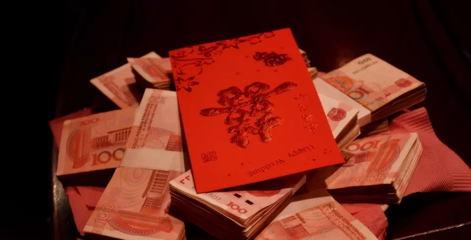 3、陝西 渭南那邊結婚訂婚是不是要給2次彩禮，是給娘家的還是給新娘子的呢？
