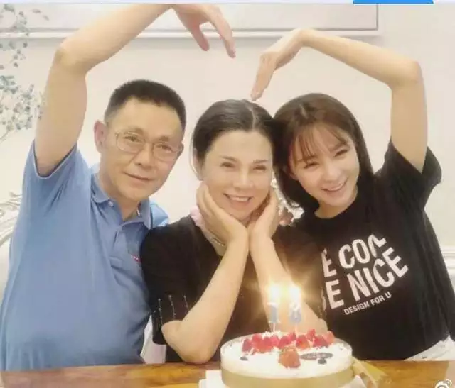 母女一個屬相一天生日好嗎：您好，母女一天生日，一個屬相好欠好。