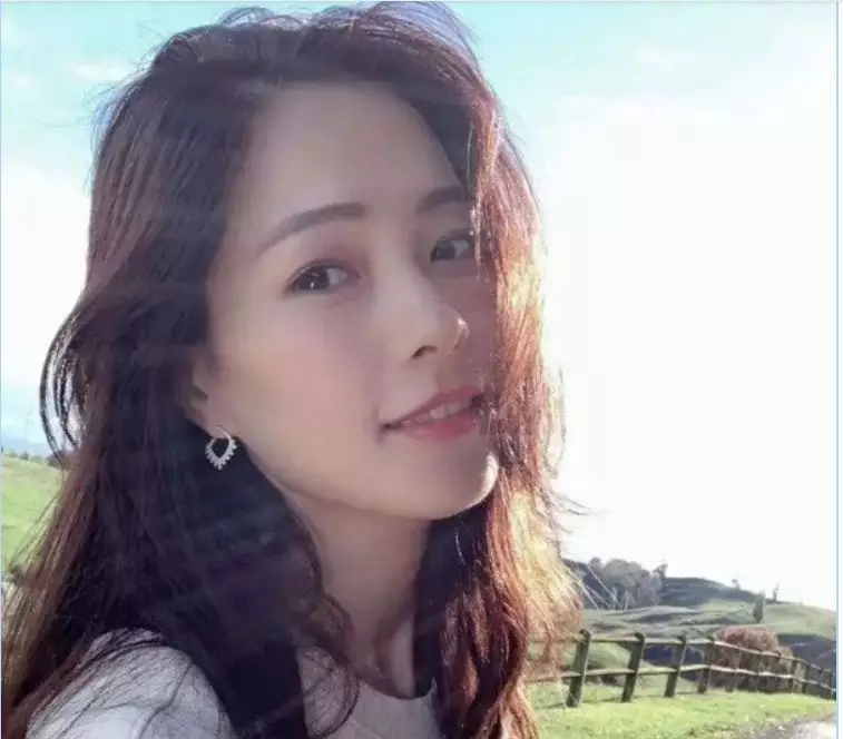 9、男友離婚分居十年,前妻以死相逼復婚了,現在我成了小三怎麼辦?因為我們分不開
