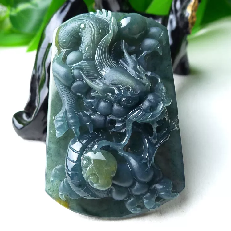 各種屬相佩戴什麼龍牌：想佩戴一個龍牌（玉），請問有講究的嗎