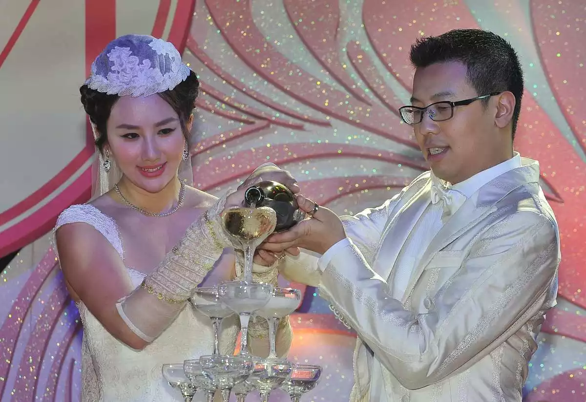 2、嫁貴夫為什麼晚婚:能嫁貴夫的出生時辰