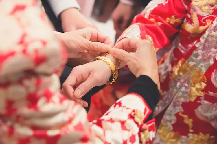 11、適合結婚的日子年:年適合訂婚和結婚的日子