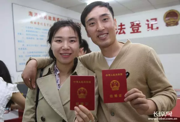 2、結婚20多年了沒有結婚證:在一起二十多年了沒有領結婚證算合法夫妻嗎?