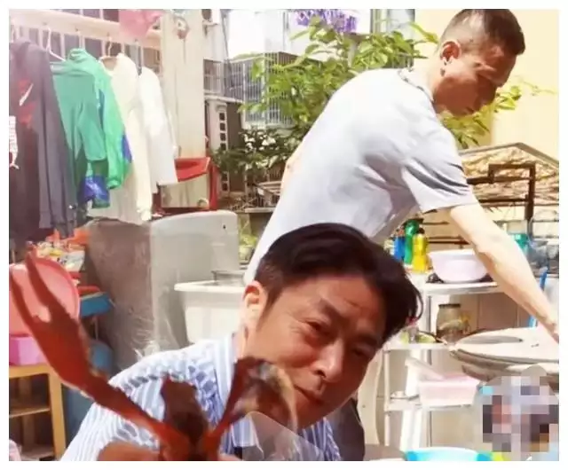 2、男生長的像爸爸就運氣差，長的像媽媽就運氣好是真的嗎？身邊有好多例子告訴我們此話不無道理啊，你覺得呢