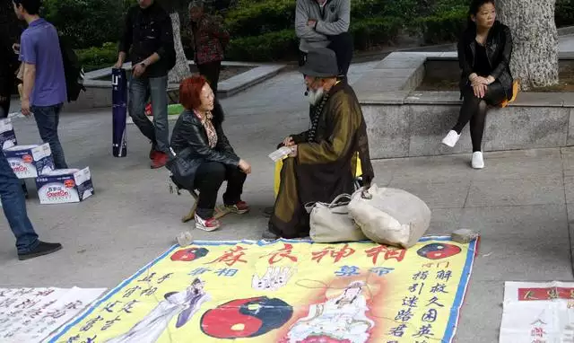 1、自己的命被算命的改了:算命的算出了自己的命運，那自己的命運會有所改變嗎？