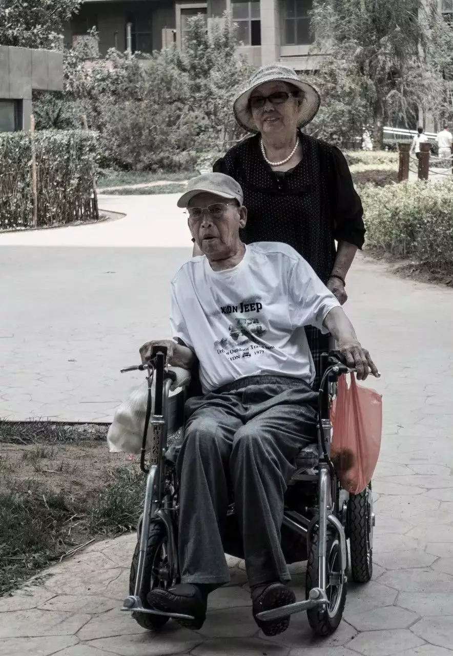 1、80歲夫妻幾天一次對身體好:結婚兩年的夫妻幾天一次才正常?
