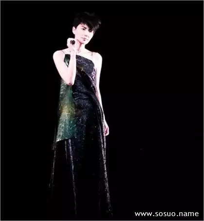 2、年出生的人年屬雞人穿什麼顏色衣服？