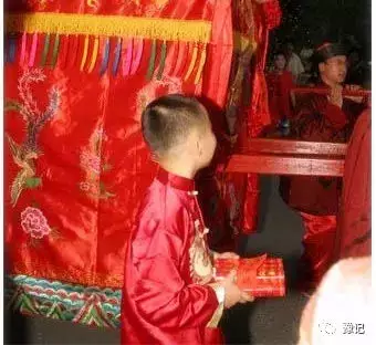 3、女兒結婚當天和媽媽生肖沖怎麼辦怎麼辦:結婚當天日子和自己屬相相衝怎麼辦？