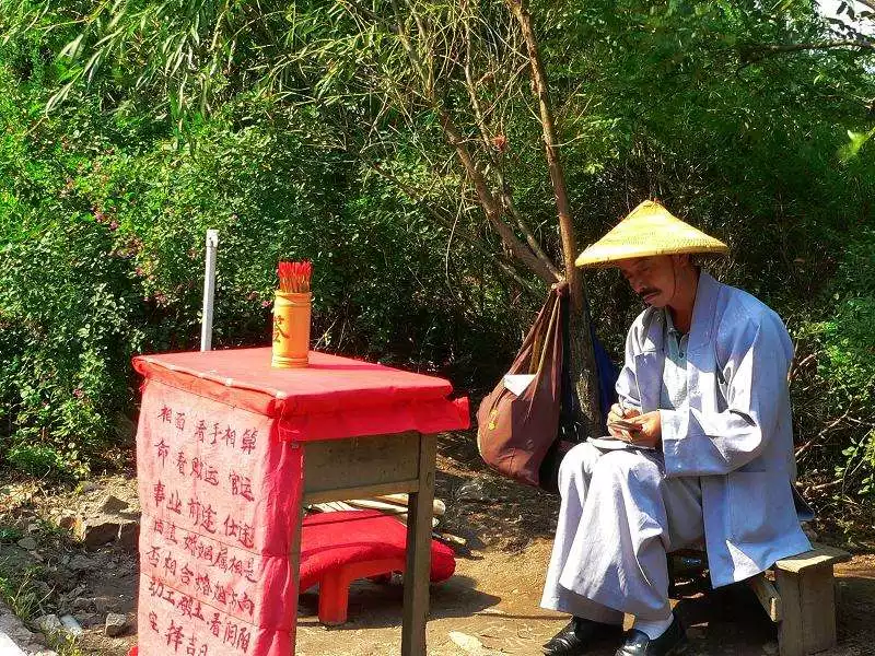 周易免費算命測運勢子女：周易免費算命測運勢農曆6日13日生女孩一生命運？