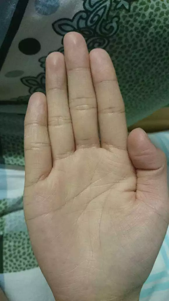 7、婚姻線是哪個:婚姻線看哪個手