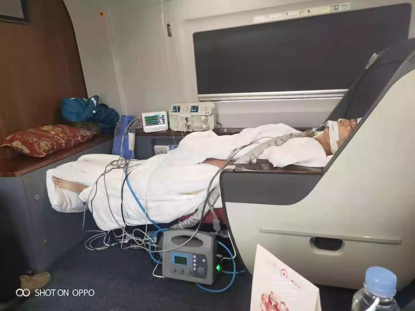 4、高鐵轉運病人怎麼:如何申請擔架病人坐高鐵