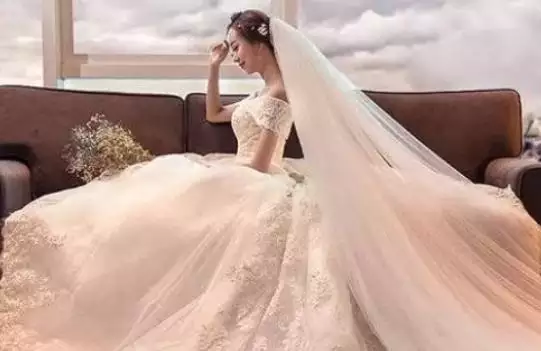 2、測試你將來會和誰結婚:心理測試：選一對最恩愛的情侶，測你未來戀人屬於哪種