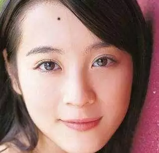2、能幹大事業的女人痣:女人10處有痣是富貴痣