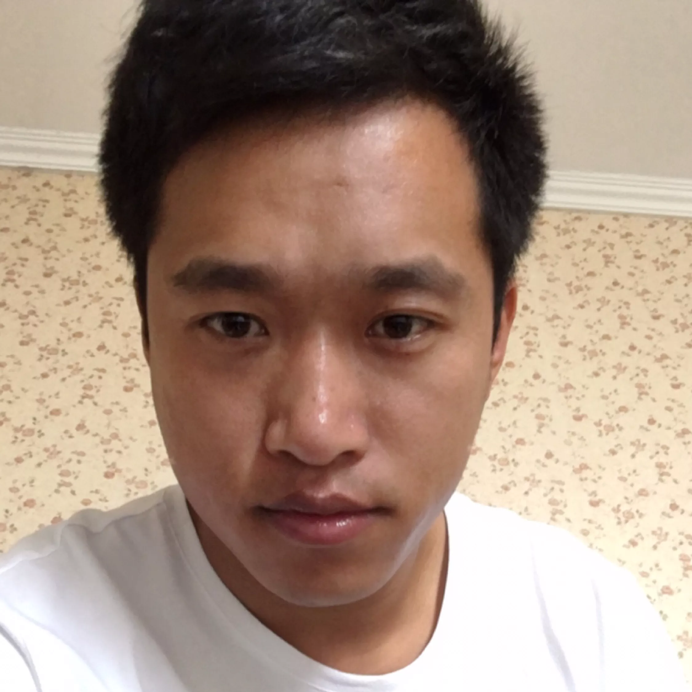 2、我和一個比自己小的男人睡了，最糟糕的是我還很想他怎麼辦？這種的真不怎麼好受！
