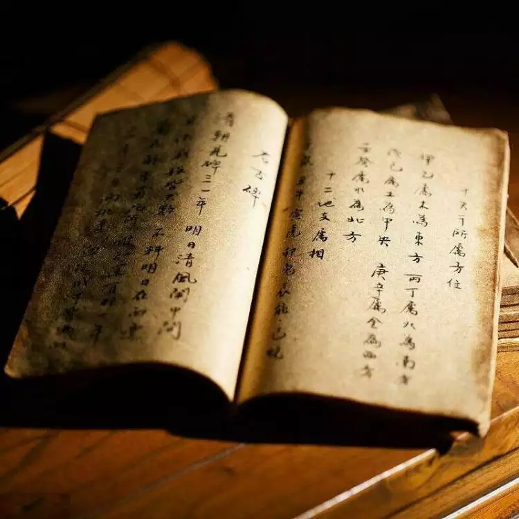 7、算命的說婚姻開了什麼意思:算命人說婚姻線開了什麼意思