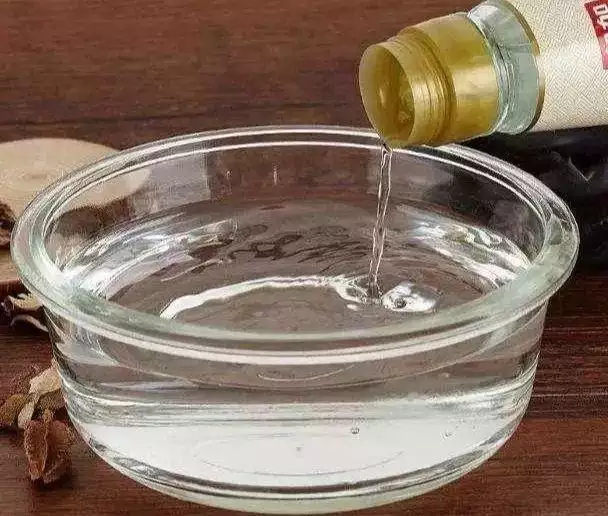 加醋變紅是懷孕圖：尿在馬桶里的尿一晚上就變紅了是不是懷孕的徵兆