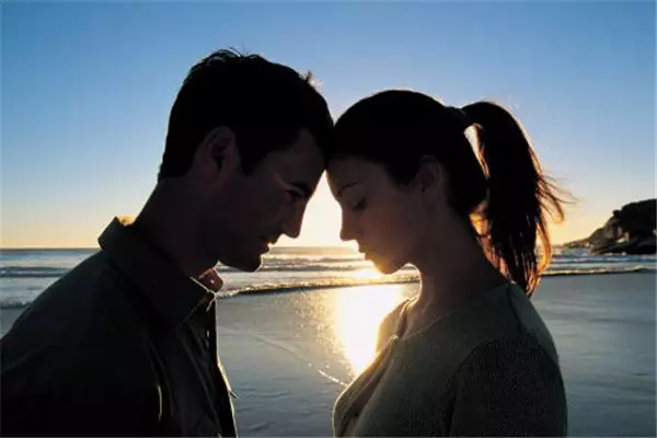 7、婚內如果男人有外心了（精神出軌的那種，心中愛的是別人），他還會跟妻子過夫妻生活嗎？