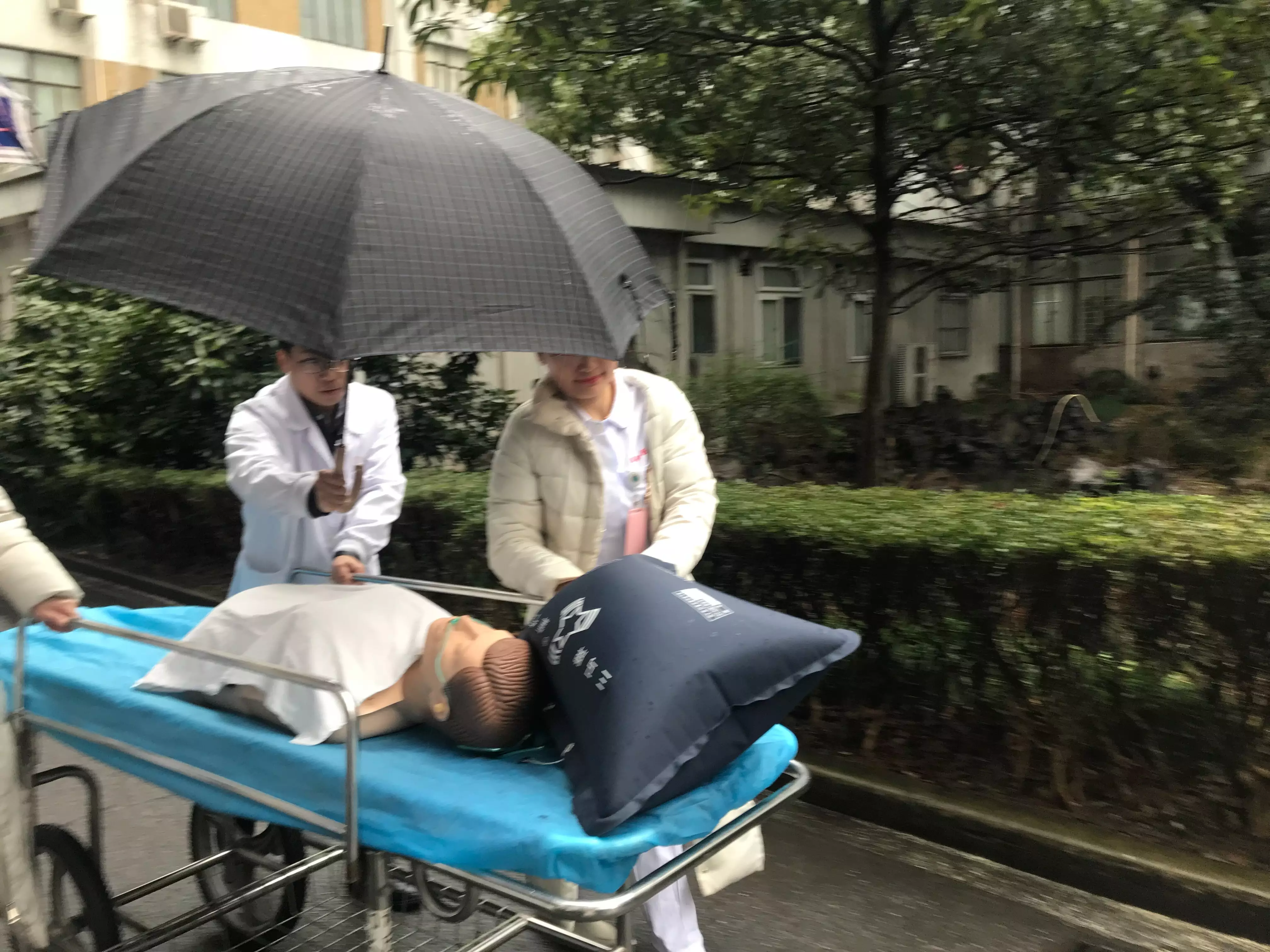 2、轉運病人的原則是什麼:如何區別移動病人、搬運病人、轉運病人？