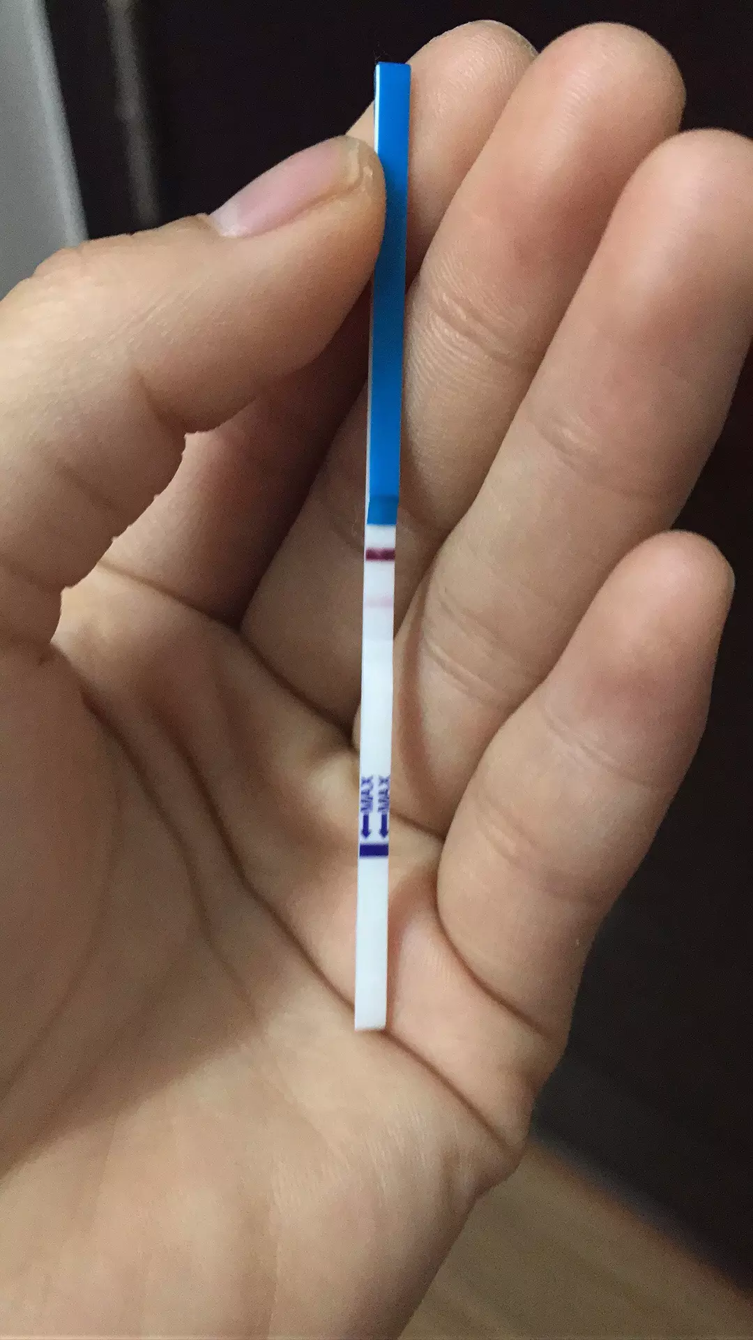 驗孕棒一深一淺是否懷孕：驗孕棒一深一淺還經常腰酸背痛