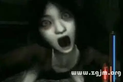 女人夢見自己抓好多魚是黑色的：懷孕了夢見自己抓了很多魚