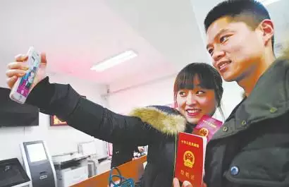 8、20年沒領結婚證算合法夫妻嗎:沒有結婚證在一起多久算合法夫妻？