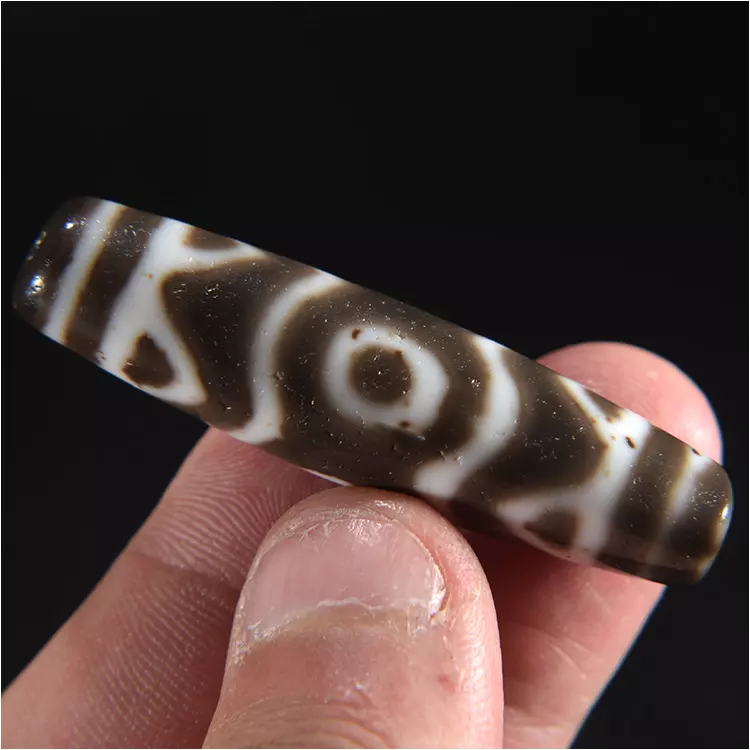 屬虎的人配幾眼天珠最合適：三眼天珠屬虎的帶合適嗎