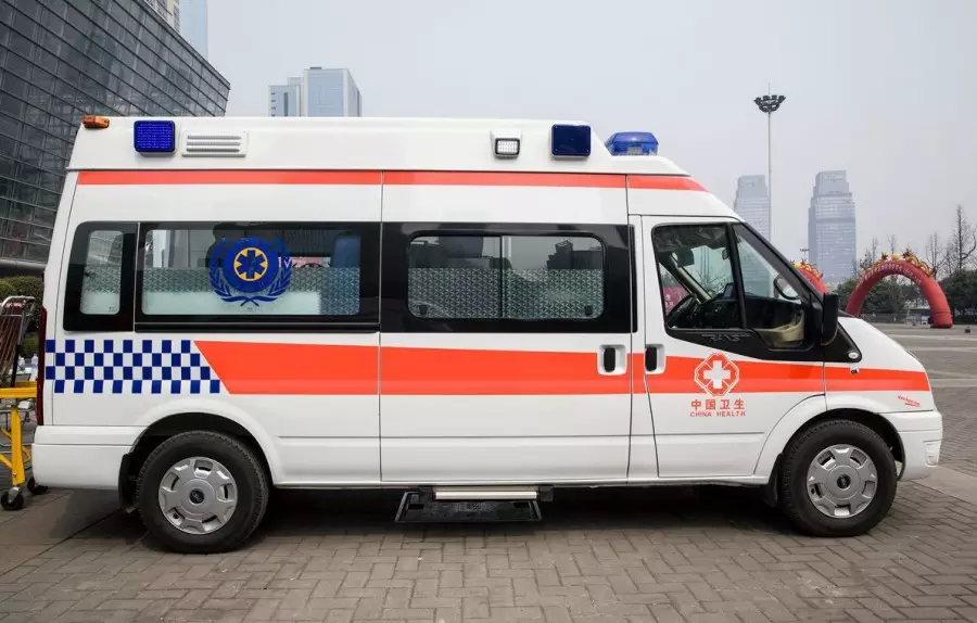 6、病人轉運公司車收費:救護車運送搶救病人是先要收費嗎？？？