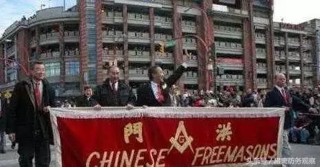 3、任加代大哥的葬禮:費縣葬禮上的磕頭大哥。是專業干這行的嗎