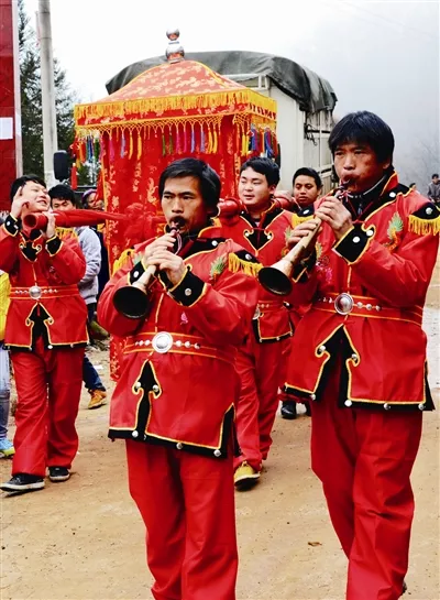 10、嗩吶用來娶親配樂合適嗎:古代結婚的時刻路上迎親時以嗩吶為主吹奏的曲子有哪些？
