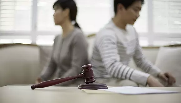 4、八卦測婚姻離婚:我老婆在鬧離婚，去測八卦算出婚姻不到頭，准嗎？