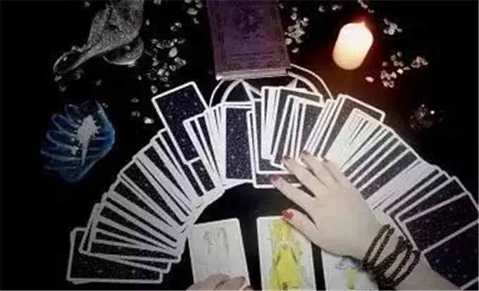4、網上塔羅牌占卜真的准嗎:塔羅牌占卜真的有那個准嗎？你們都真不過嘛