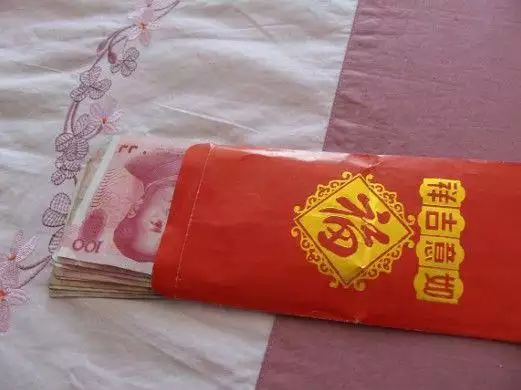 我讓男朋友給我發塊錢紅包他都舍不得也沒有禮物 沒有紅包？