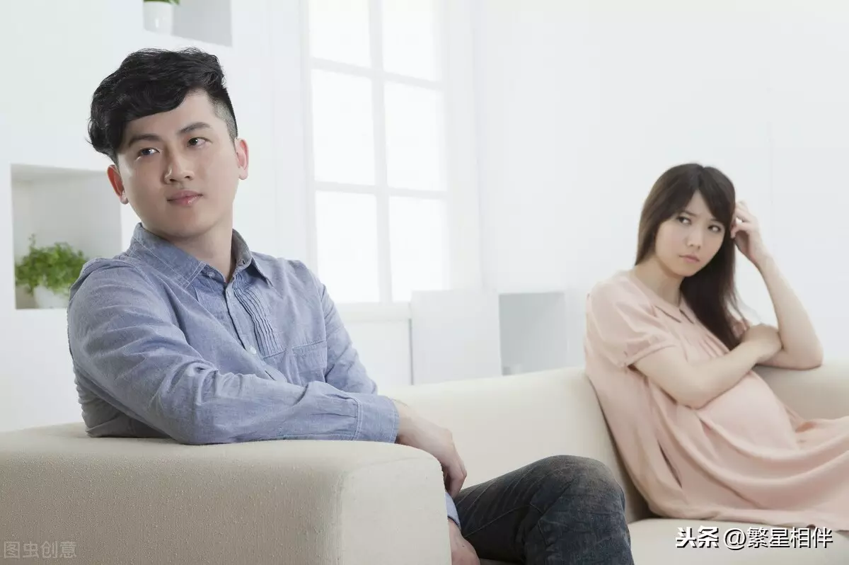 1、女方婚內出軌並主動提出離婚:女方婚內出軌離婚怎麼處理？