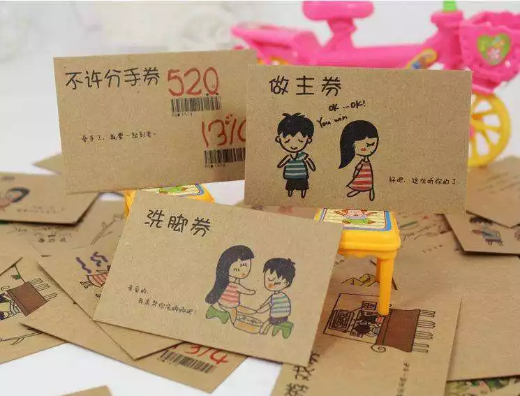 給女友生日禮物賀卡寫的話：提前送女友生日禮物，賀卡內容要怎麼寫？