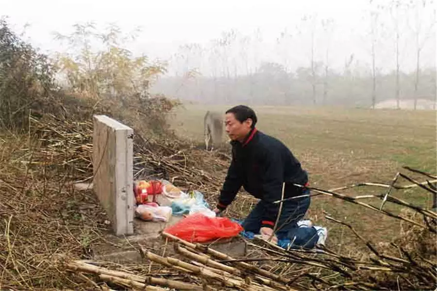 2、大哥加代怎麼死的:包青天包拯到底是怎麼死的？死時多大？