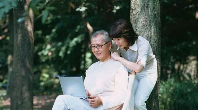 3、男的快60歲還要找小三嗎:60歲男人跟外面已婚女人有沒有感情？