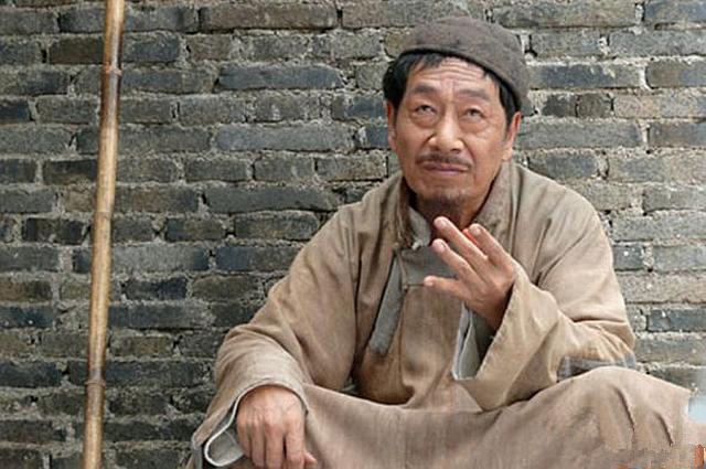 4、兩個算卦的都說我37歲會死:算命的說我36歲命懸一線會死嗎