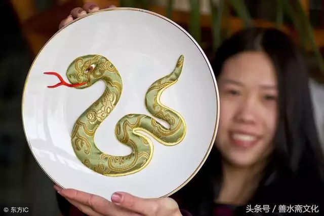 3、屬蛇的與屬蛇的可以婚配嗎:屬蛇的和什麼屬相宜婚配