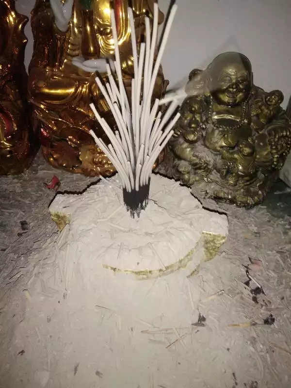 6、燒香可以看出婚姻嗎:燒香看神算婚姻命運可信嗎?