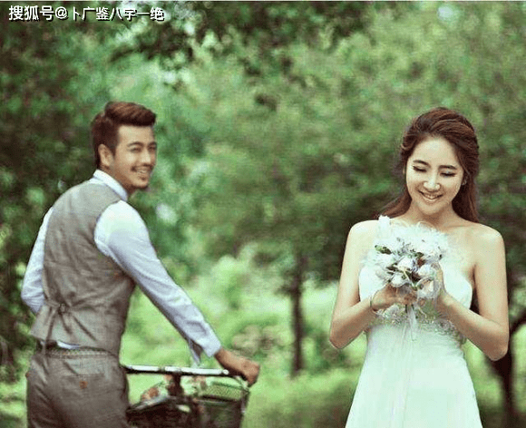 7、八字中的婚姻宮:看八字時，如何確定命主的夫妻星、夫妻宮，舉例說明一下，謝謝！