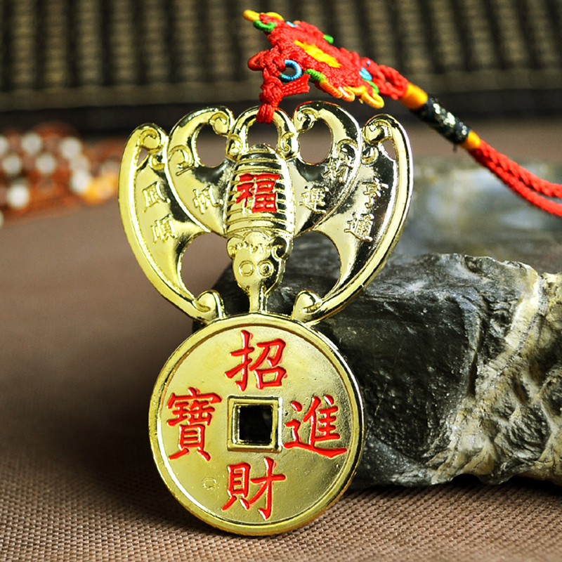 2、招財進寶掛件正對進戶門:招財進寶的掛件一般掛在家裡什麼位置