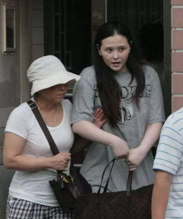 3、40歲男人愛20多歲的小三:四十多歲男人對二十多歲的情人是真感情嗎？還是只是玩玩？