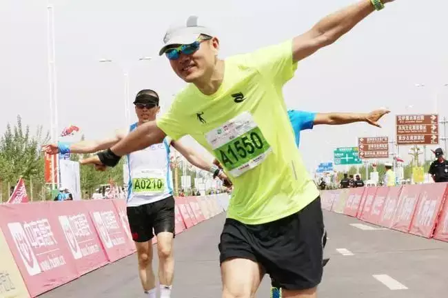 1、男人突然去跑步說明什麼:一個男人在特別想念你的時候,總是會選擇去跑步,為什麼？