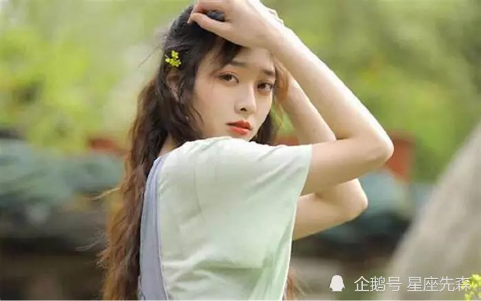 屬蛇女適合要哪個屬相孩子：男的屬蛇 女的屬牛 生個什麼屬相的孩子好