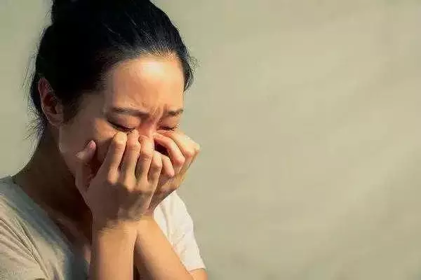 1、命理有二婚一定會離婚嗎:命里有二婚註定離婚嗎
