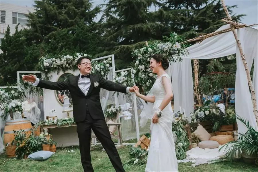 1、各地結婚配的感人歌曲:婚禮上最感動的歌曲