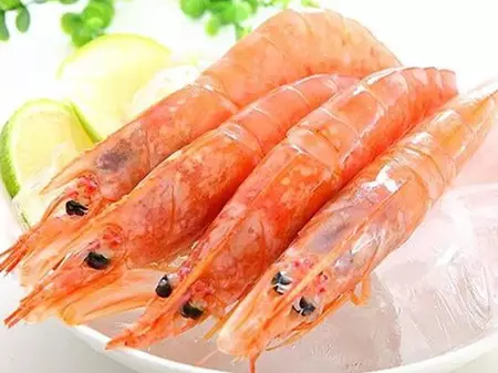 夢見自己用手抓到魚蝦：夢見自己下池塘里去抓了很多蝦和魚是什麼意思