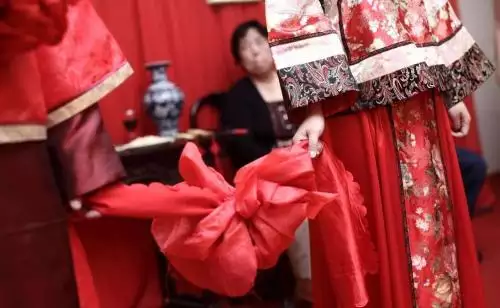 2、結婚挑日子什麼時間合適:龍和龍結婚日子挑什麼時候好