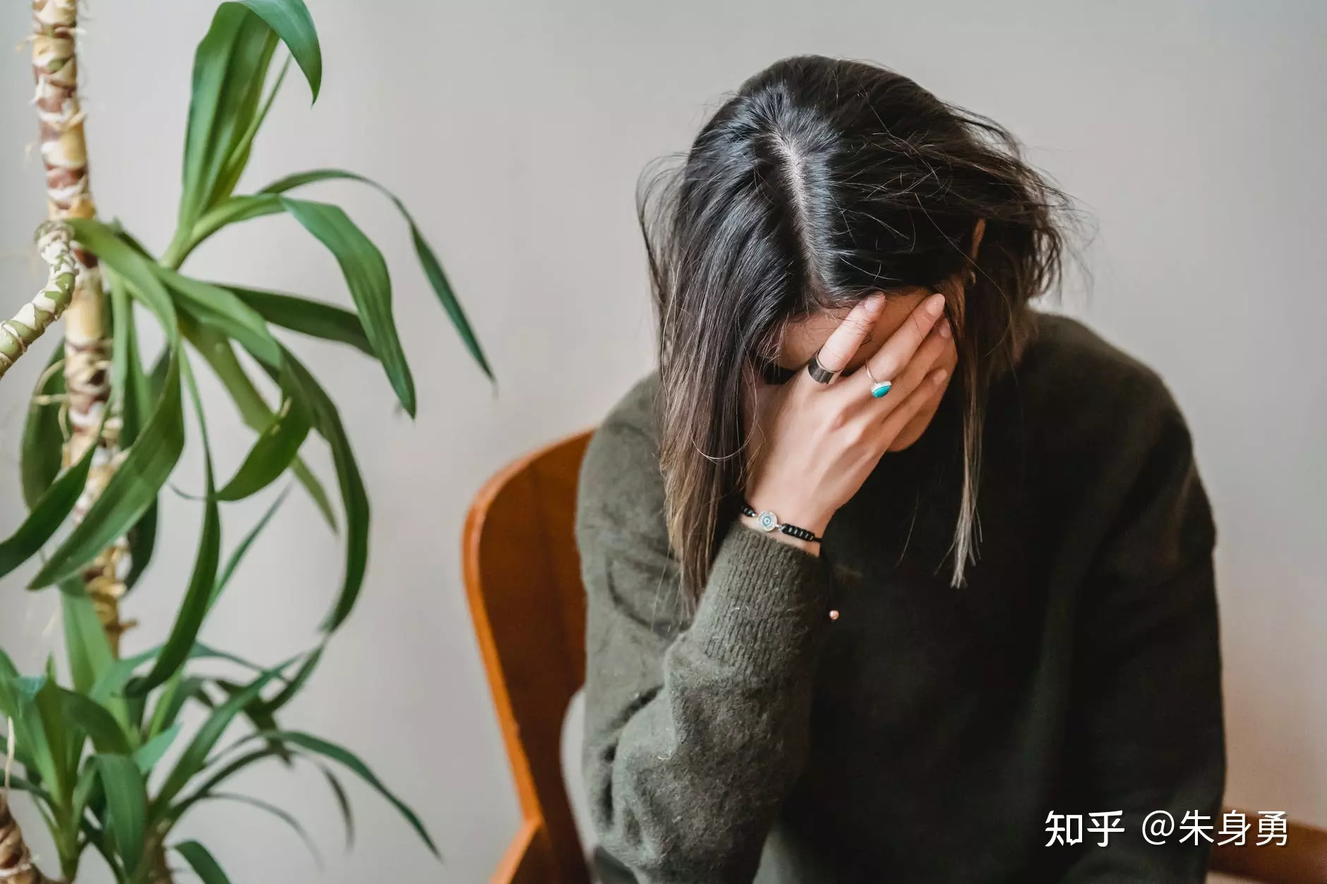 1、老公出軌不回家不管孩子:老公外遇不回家，孩子的學費也不負擔，我該怎麼辦