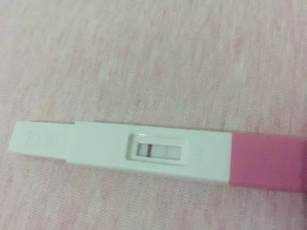 驗孕棒显示一深一淺是什麼意思：驗孕棒一深一淺具體什麼情況呢？